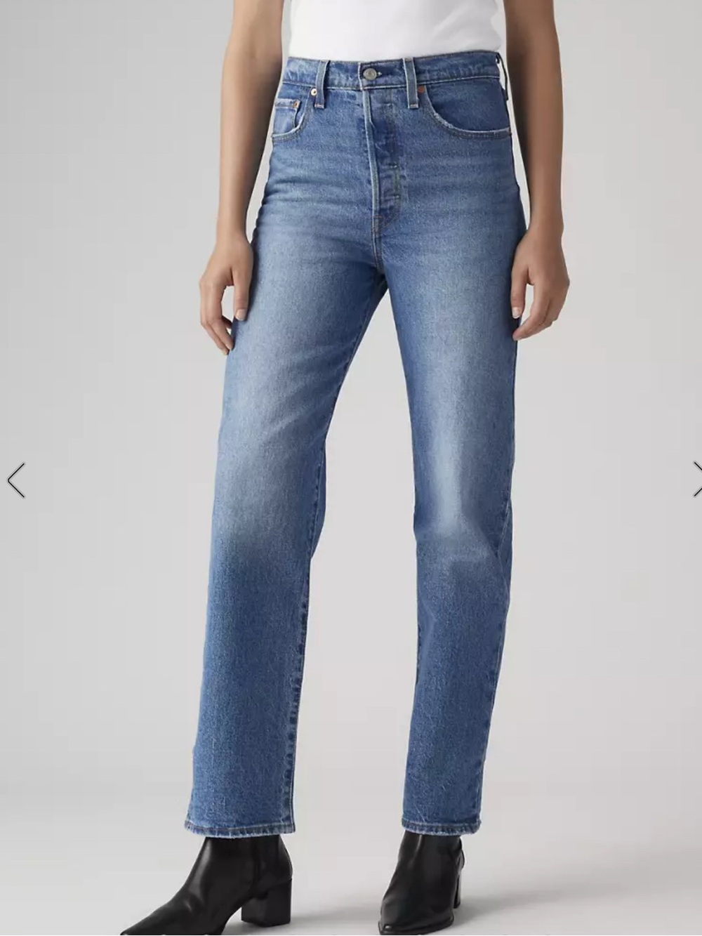 Levi's Ribcage Ankle Straight Leg Jeans in Medium Blue Wash Size 28